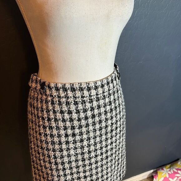 White House Black Market Black and White Pencil Mini Skirt - Picture 2 of 5
